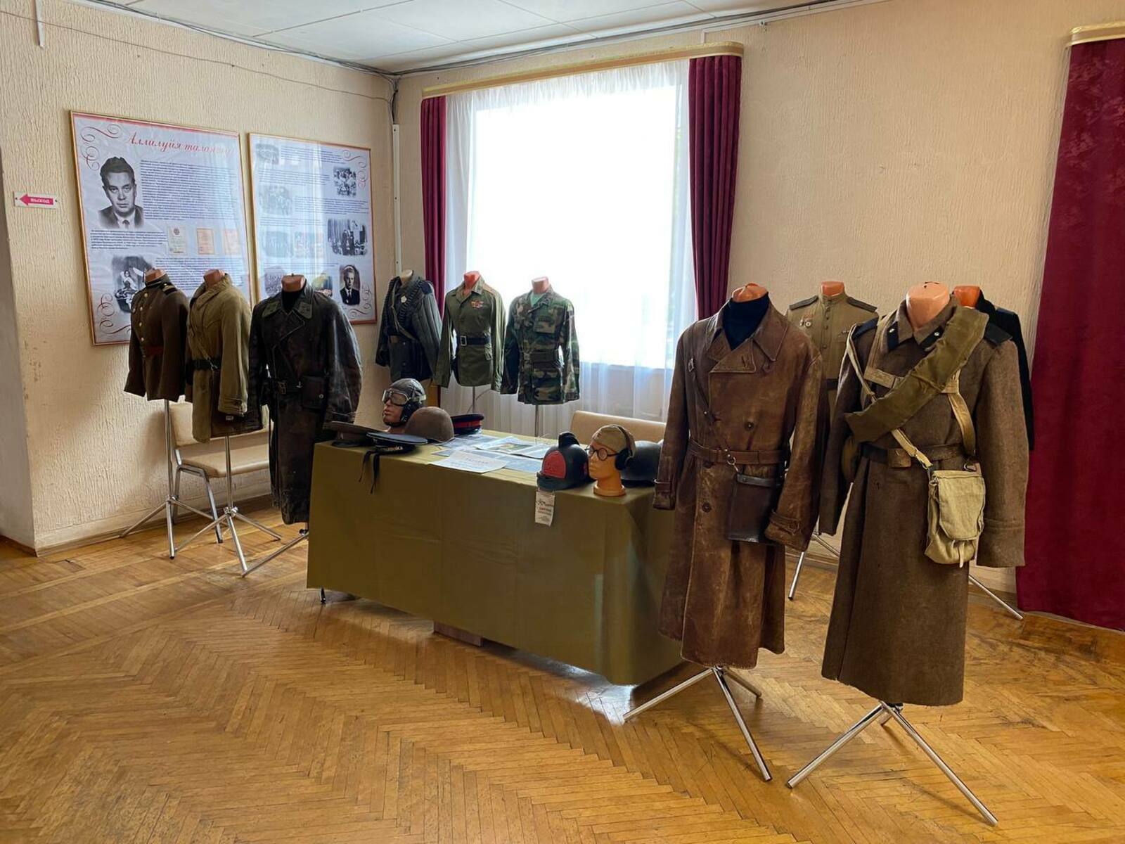 В Белорецке открыли передвижную выставку военной формы и амуниции