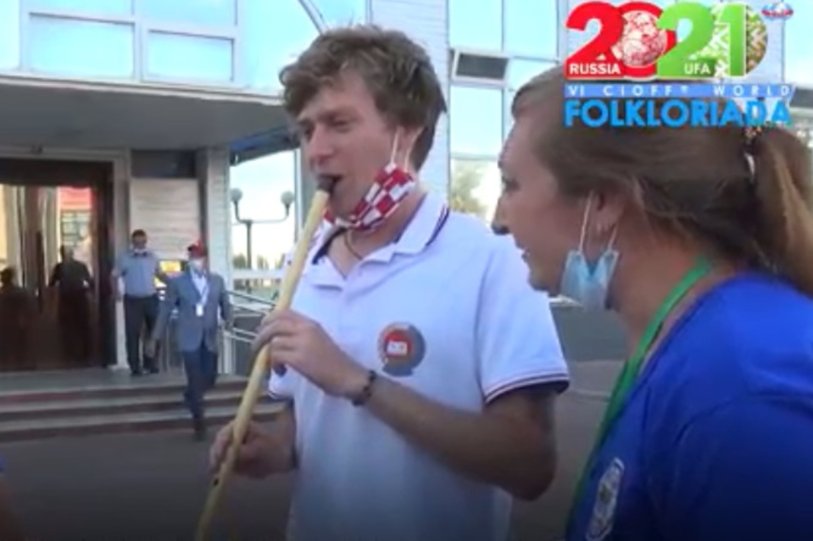 Музыканту из Хорватии на Фольклориаде подарили курай