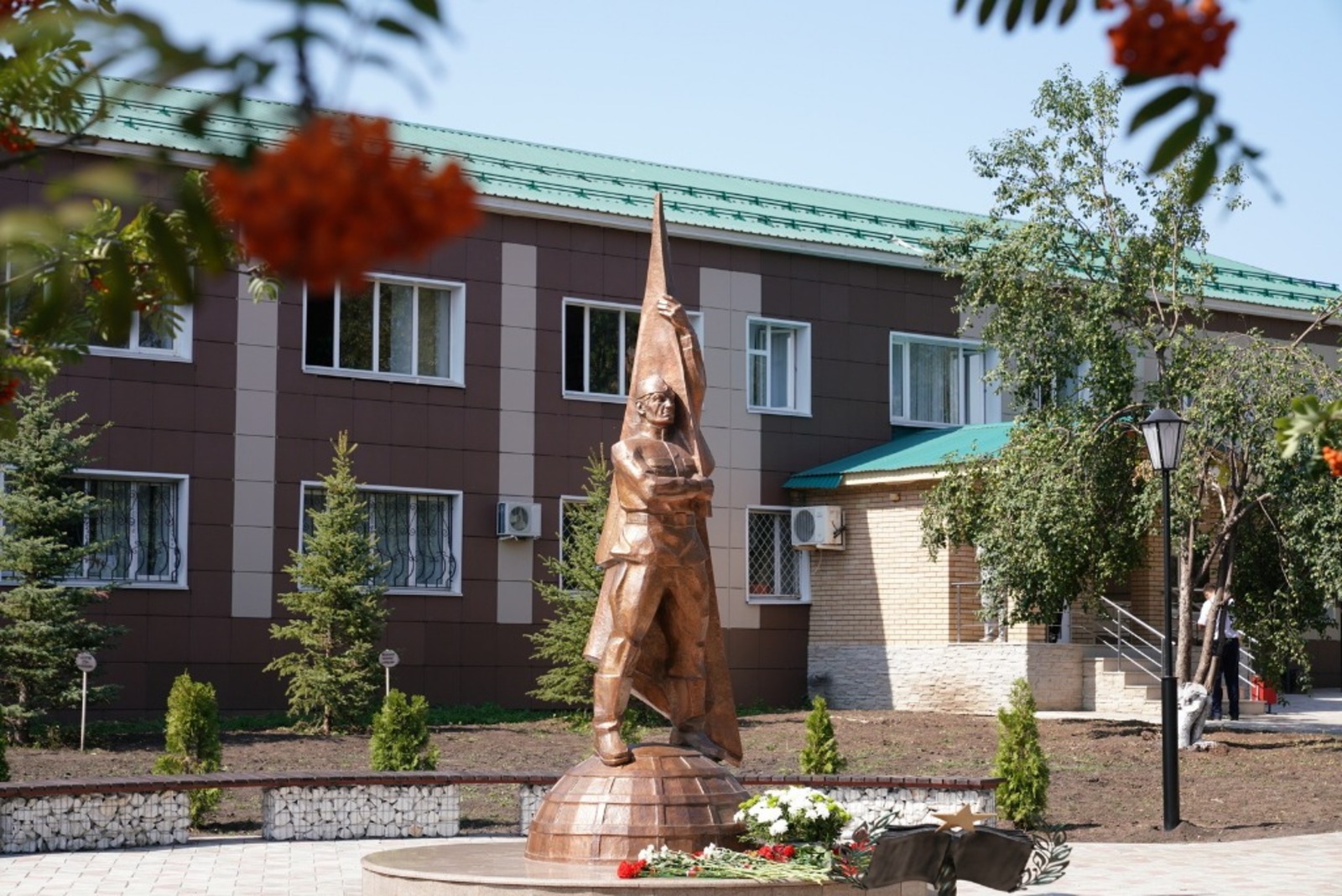 В Мишкинском районе открыли памятник народному герою Гази Загитову