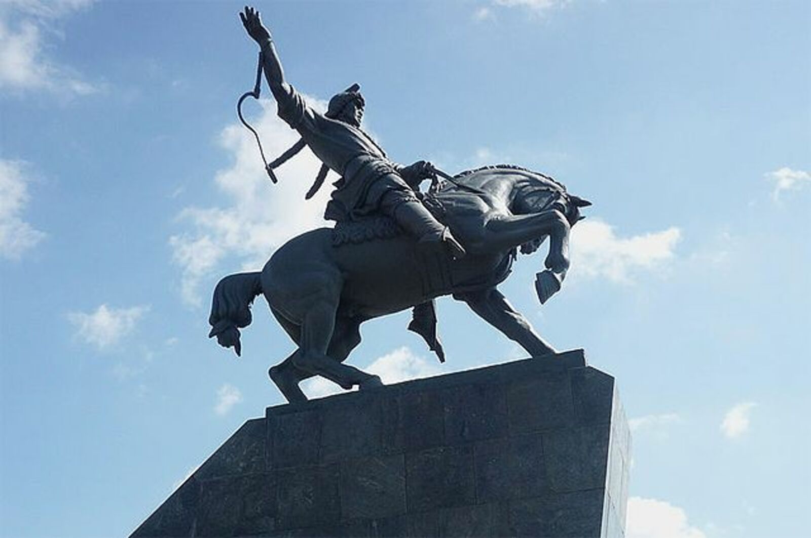 Радий Хабиров обозначил время реконструкции памятника Салавату Юлаеву