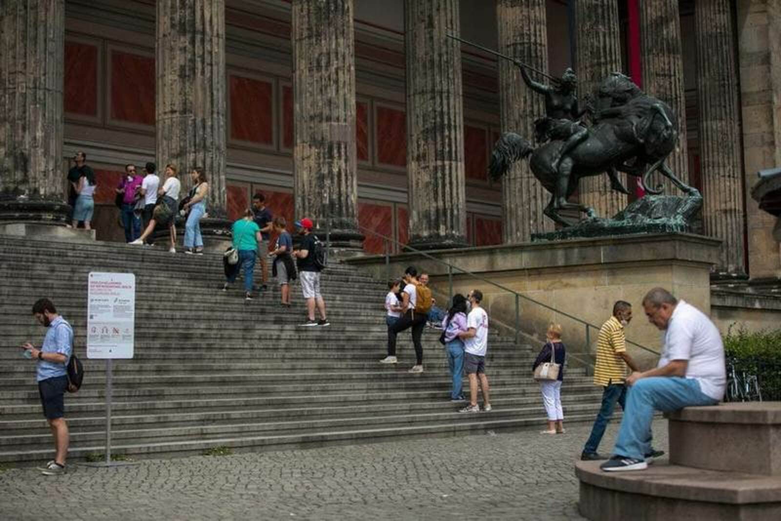 Новая инициатива берлинских музеев помогает вернуть зрителей на выставки после пандемии