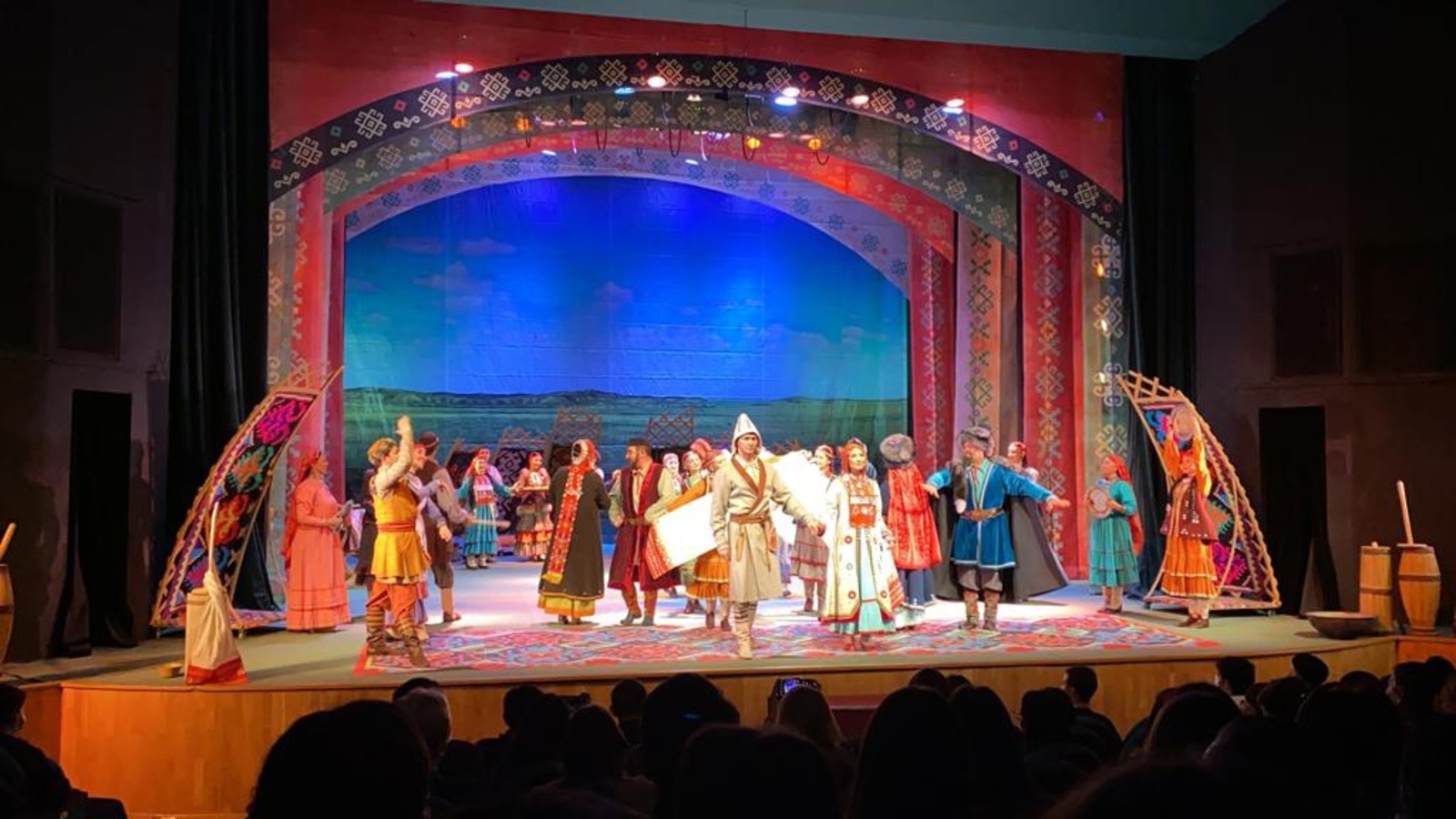 Башкирская труппа Национального Молодёжного театра открыла XXXII сезон зрелищной «Башкирской свадьбой»