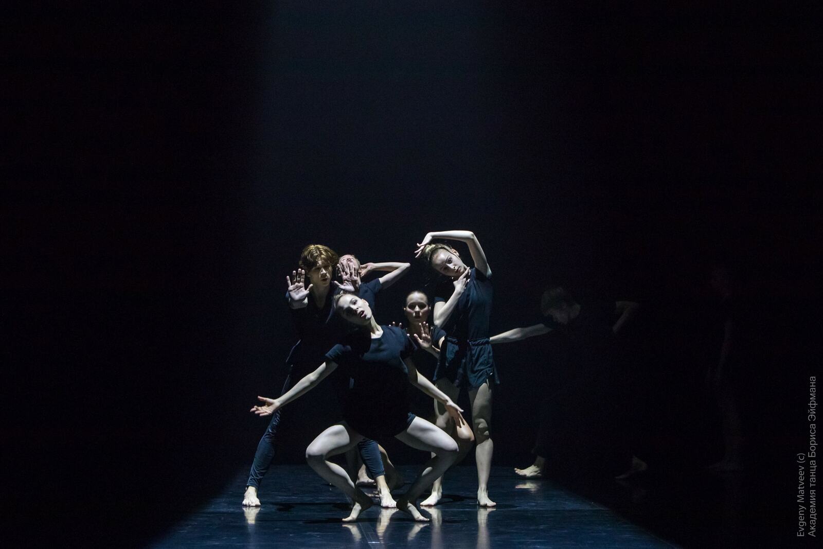 Танцовщики и хореографы из 13 стран создают в Петербурге новые постановки