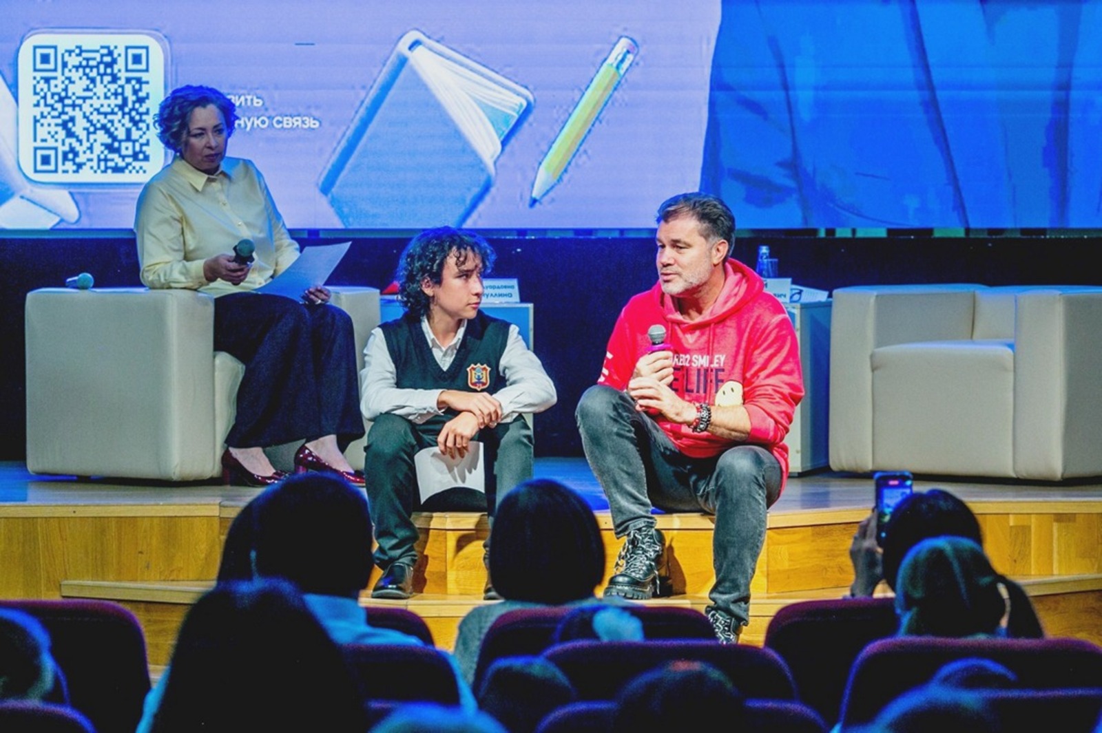 Писатель Олег Рой выступил перед уфимскими школьниками